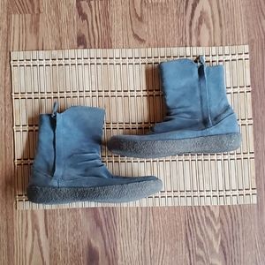 Bluprint womens suede zip up booties 5.5